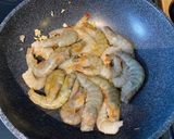 Hình bước làm 2 của món Tôm rim nước cốt dừa 🦐🥥