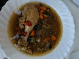Jamoncitos de pollo con verduras y shiitake