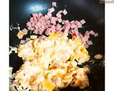 รูปขั้นตอนการทำที่ 3 ของ 🥓🍚ข้าวผัดหมูแฮม Ham Fried Rice