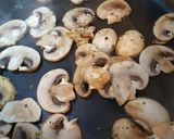 A picture of step 3 of Steak and mushrooms.