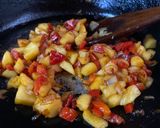 Foto del paso 3 de la receta: Arroz integral con verduras y frutas salteadas