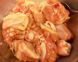 Hình bước làm 1 của món Gà kho dầu hào.