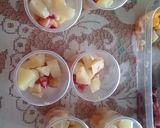 Foto del paso 3 de la receta: Frutiletas 🍭 🍑🥭🍌🍓🍏🍍 🥛🥛🥛