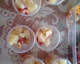 Foto del paso 3 de la receta: Frutiletas 🍭 🍑🥭🍌🍓🍏🍍 🥛🥛🥛