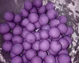 Foto langkah ke 5 dari resep Bola Ubi Ungu Kopong.