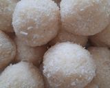 A picture of step 3 of Cashew and Coconut ladoo.