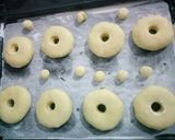 Foto langkah ke 4 dari resep Donat Maizena.