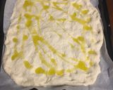 Foto del passaggio 2 della ricetta Schiacciata all’ olio 😋