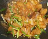 Foto langkah ke 7 dari resep 62. Ayam pedhas asam manis.