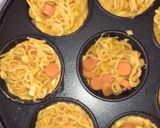 Foto langkah ke 3 dari resep Omelet Mie Mini.