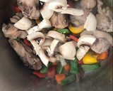 Foto del paso 4 de la receta: Arroz caldoso con setas, verduras y carne, facilito!!