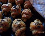 Medvehagymás kiflik szarvasgomba krémmel töltve recept fázis 3 fotója