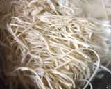 शेजवान नूडल्स (schezwan noodles recipe in marathi) रेसिपी स्टेप 1 फोटो