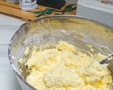 Foto langkah ke 4 dari resep Kue Sagu Keju.