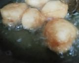 A picture of step 2 of Urad dal ke Dahi Vade.