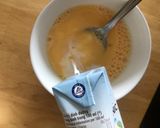 Hình bước làm 2 của món Trứng omelette với táo