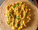 A picture of step 2 of Sweet corn roti pocket.
