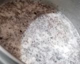 A picture of step 3 of Oreo milkshake.