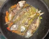Foto langkah ke 4 dari resep Ikan Kembung Acar Kuning.