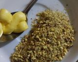 Foto langkah ke 3 dari resep Croissant Pistachio.