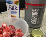 Foto del paso 1 de la receta: Helado proteico de fresa