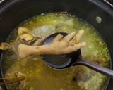 Foto langkah ke 3 dari resep Soto Ceker dan Balungan Ayam Bumbu Kuning.