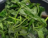 Foto langkah ke 3 dari resep Cah Kangkung Sederhana.