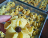 Foto langkah ke 5 dari resep Kue Semprit Mawar 🌹.