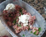 Foto del paso 3 de la receta: Caldo con pelotas típicas ricas de la brigada espartana