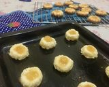 Foto langkah ke 3 dari resep Cheese thumbprint cookies.