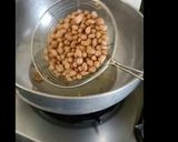 A picture of step 2 of Mix Makhana namkeen.