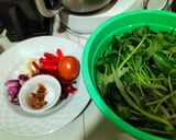 Foto langkah ke 1 dari resep 685. Tumis Kangkung Saus Tiram.