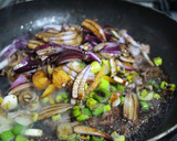 Foto del paso 2 de la receta: Empanada de lomo saltado