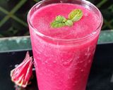 A picture of step 3 of Sorrel Smoothi.