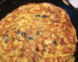 Foto del paso 4 de la receta: Tortilla de huevo a la mexicana con flor de calabaza