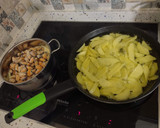 Foto del paso 3 de la receta: Mejillones en salsa de cerveza con nata y patatas fritas