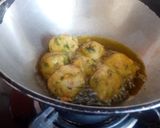A picture of step 4 of Crispy rice balls.