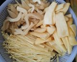 Hình bước làm 2 của món Lẩu chao khoai môn