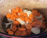 Une image de l'étape 8 de Gigot d'agneau de 8 heures confit d'ail oignon et carottes aux aromates.