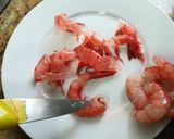 Foto del paso 1 de la receta: Carpaccio de gamba roja con grana padano y salsa de soja