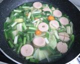 Foto langkah ke 5 dari resep Sup Sosis dan Tahu.