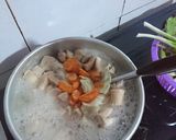 Foto langkah ke 3 dari resep Sop Sosis Ayam.
