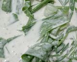 Foto langkah ke 3 dari resep Peyek Daun Bawang.