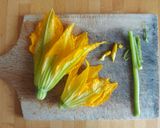 Foto del passaggio 4 della ricetta Torta Ricotta e Fiori di zucchina