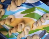 A picture of step 3 of Twisted doughnuts.