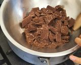 Foto del paso 2 de la receta: Bombones de chocolate rellenos mazapán