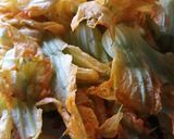 Foto del paso 1 de la receta: Flor de calabaza Seltzer