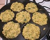 Une image de l'étape 2 de Petites galettes de petits pois et courgettes.