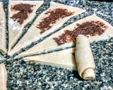 Foto del paso 4 de la receta: MEDIALUNAS🥐Rellenas, rebozadas con Canela...!😋