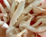 Hình bước làm 2 của món Canh cà chua nấm bào ngư